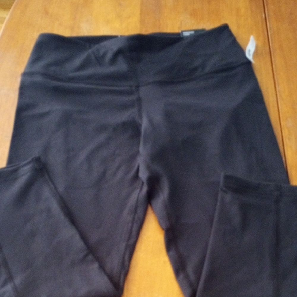 Victoria's Secret Sport Black Knockout Capri Leggings. NWT!